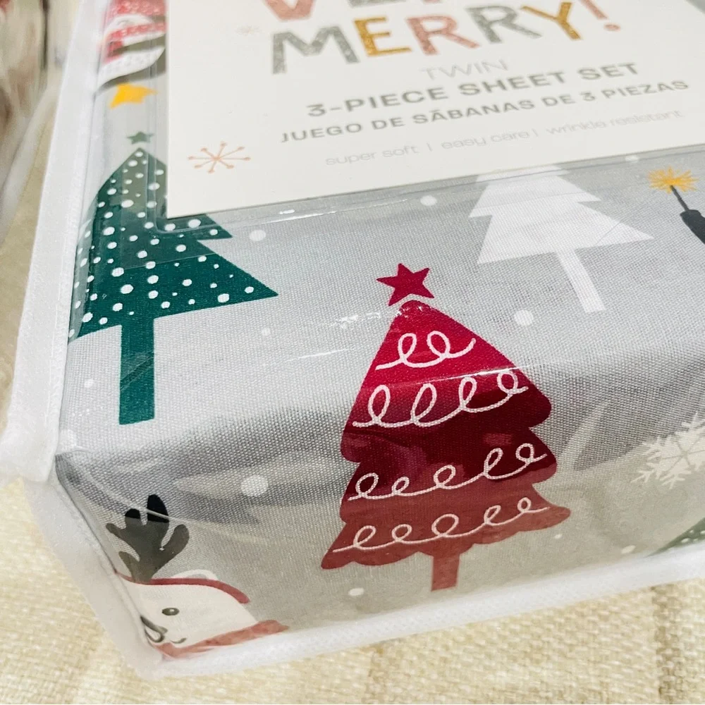 Very Merry Twin 3-Piece‎ Sheet Set Christmas Holiday Penguins Polar Bears Gray
